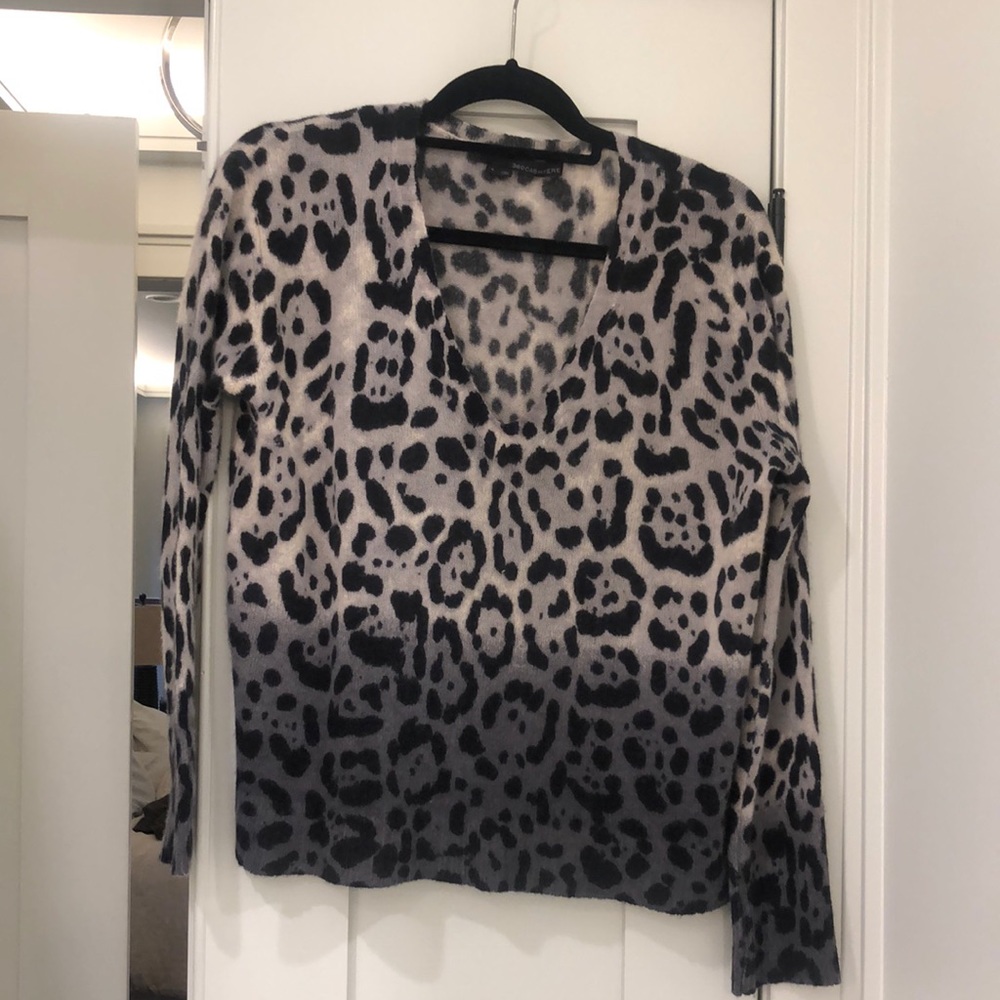 360 cashmere leopard v neck sweater